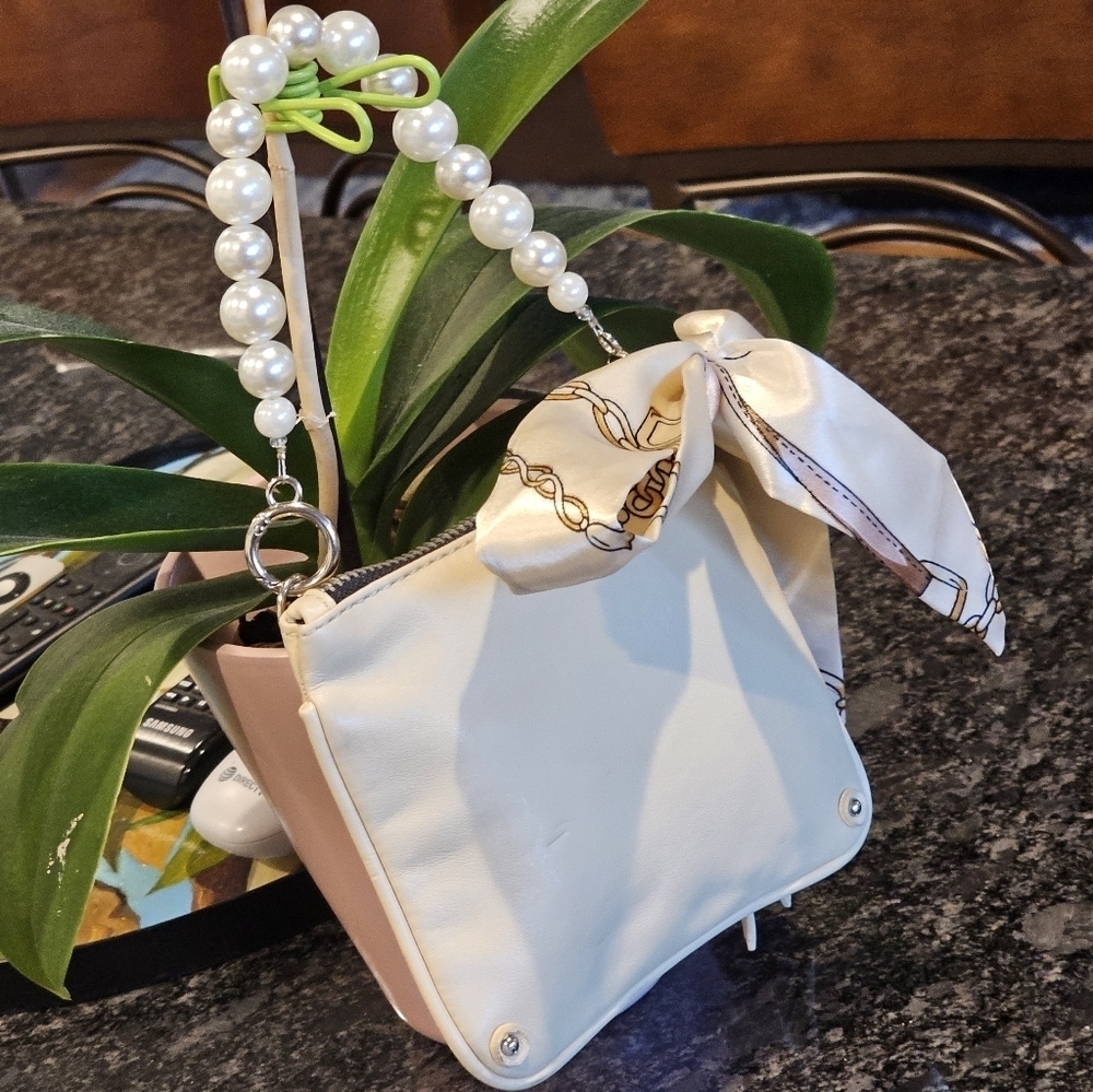 Chloé Cream "O" Ring Clutch w/Wristlet & Twilly Added - Picture 4 of 10